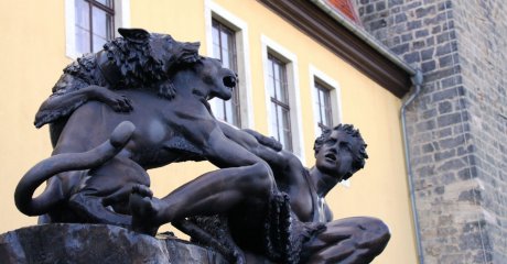 Bronzeplastik am Schloss Ballenstedt