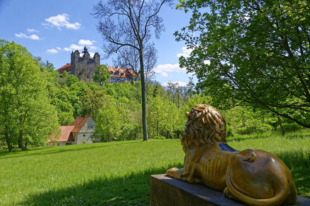 Schlosspark Ballenstedt | Blick vom Löwen auf das Schloss Ballenstedt