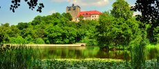 Schloss Panorama mit Teich