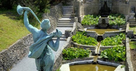 Wunderschöner Springbrunnen in der Roseburg