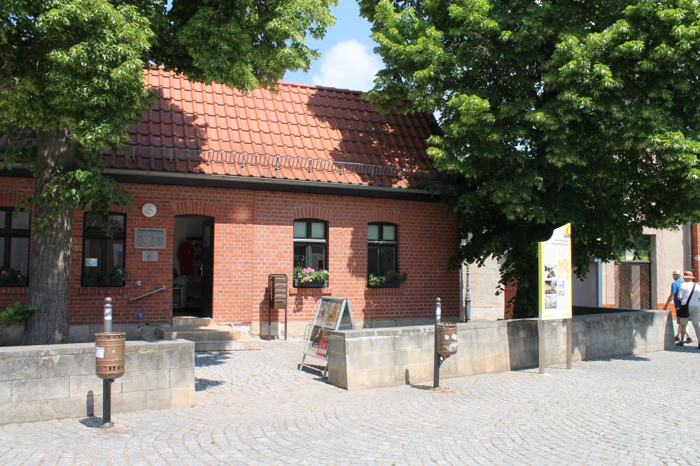 Anhaltiner Platz 11 - ehemalige Tourist-Information